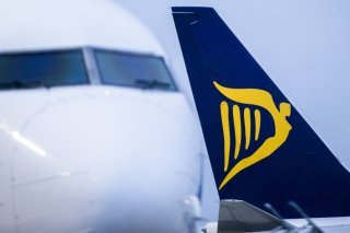 Ryanair arrête de desservir Saint-Jacques-de-Compostelle, suspend les dessertes de Vigo et Tenerife Norte, ferme les liaisons pour l'hiver avec Valladolid et Jerez et réduit ses capacités dans d'autres aéroports régionaux, notamment des liaisons avec les îles Canaries. (archives) KEYSTONE/DPA/MARCEL KUSCH